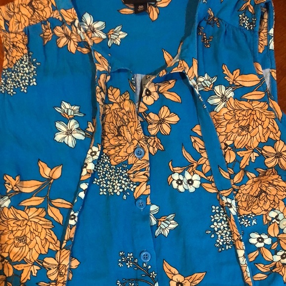 Torrid Blue Floral Crepe Tie Front Button Front Top 00X - Picture 4 of 8
